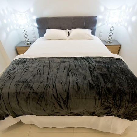 White Lux Apartment For 2 Vipgreece Афины Экстерьер фото