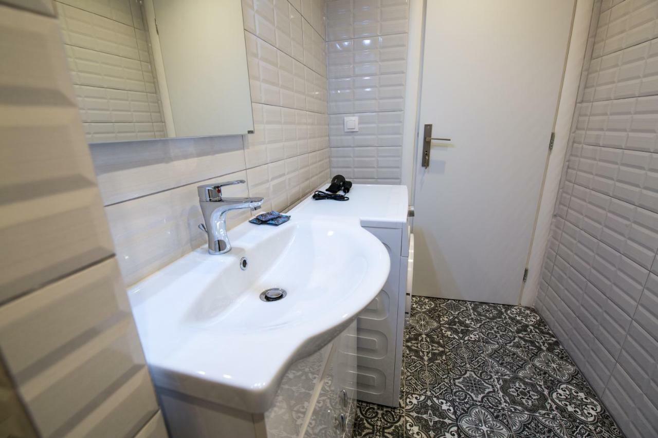 White Lux Apartment For 2 Vipgreece Афины Экстерьер фото